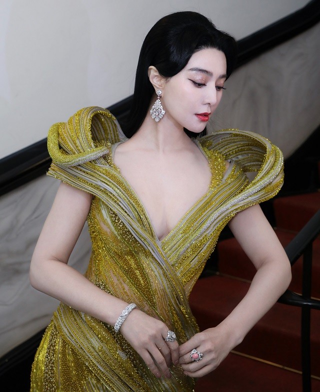 Scandal trốn thuế không thể dập tắt được hào quang của Phạm Băng Băng - Ảnh 2 Scandal trốn thuế không thể dập tắt được hào quang của Phạm Băng Băng - Ảnh 2