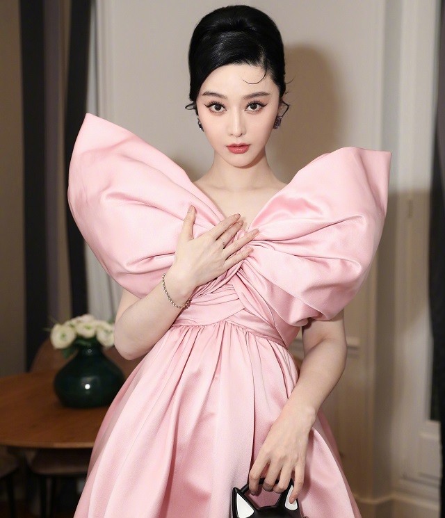 Scandal trốn thuế không thể dập tắt được hào quang của Phạm Băng Băng - Ảnh 4 Scandal trốn thuế không thể dập tắt được hào quang của Phạm Băng Băng - Ảnh 4