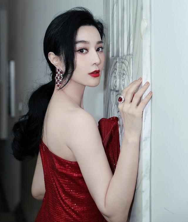 Scandal trốn thuế không thể dập tắt được hào quang của Phạm Băng Băng - Ảnh 5 Scandal trốn thuế không thể dập tắt được hào quang của Phạm Băng Băng - Ảnh 5