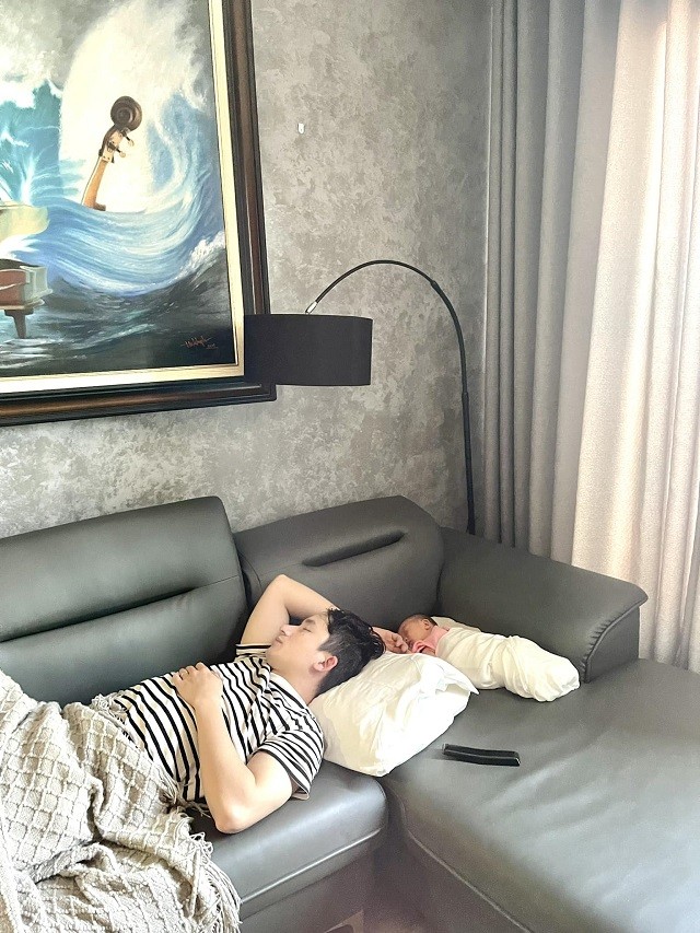 Bà xã Phan Mạnh Quỳnh 'điều trị' con gái cưng 1 tháng không chịu nói bằng loạt lịch trình kín bảng gây cười - Ảnh 1 Bà xã Phan Mạnh Quỳnh 'điều trị' con gái cưng 1 tháng không chịu nói bằng loạt lịch trình kín bảng gây cười - Ảnh 1
