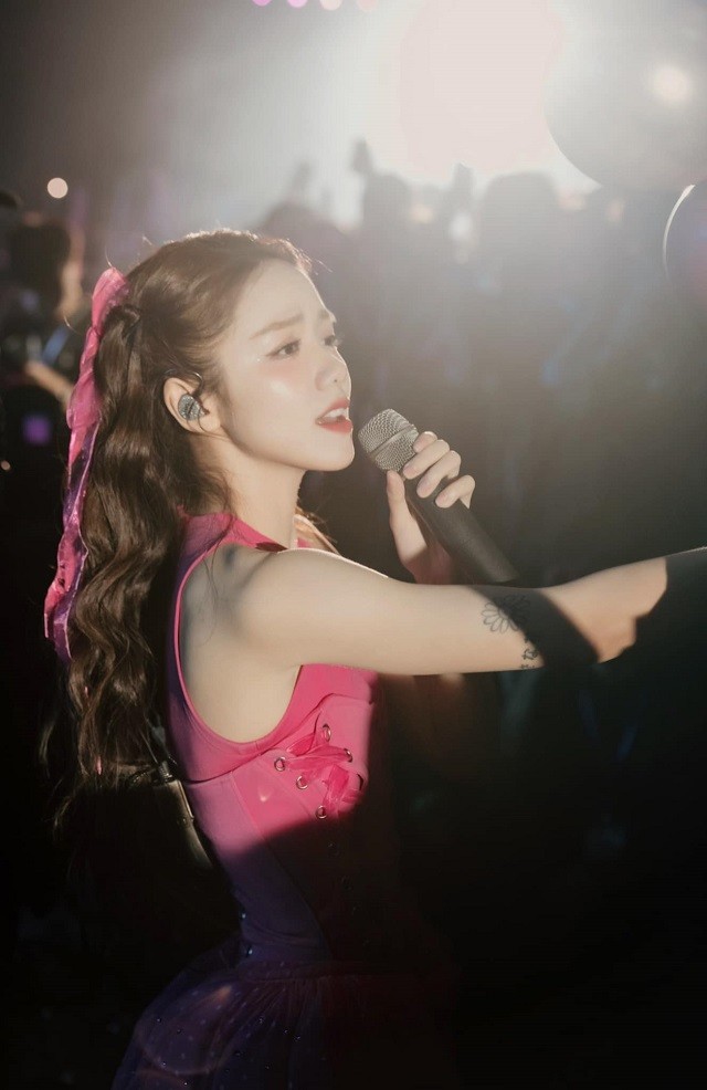 Phương Ly khoe nhan sắc kẹo ngọt chưa từng sa sút phong độ, U40 mà quá đỉnh! - Ảnh 3