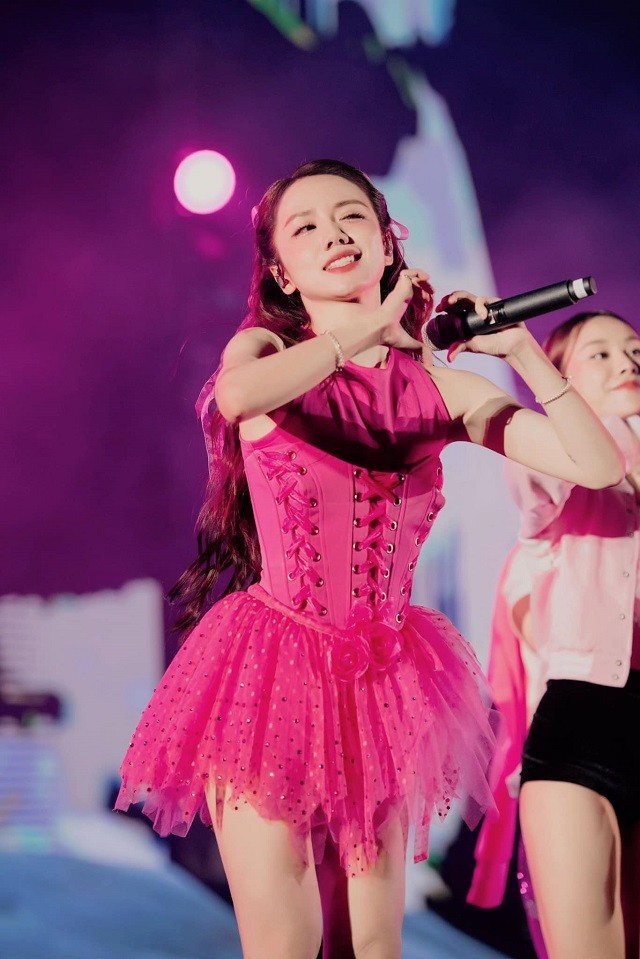 Phương Ly khoe nhan sắc kẹo ngọt chưa từng sa sút phong độ, U40 mà quá đỉnh! - Ảnh 2