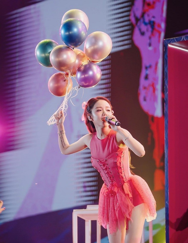 Phương Ly khoe nhan sắc kẹo ngọt chưa từng sa sút phong độ, U40 mà quá đỉnh! - Ảnh 1