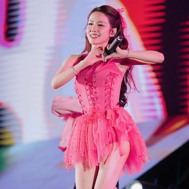 Phương Ly đốn tim fan bằng loạt khoảnh khắc dễ thương