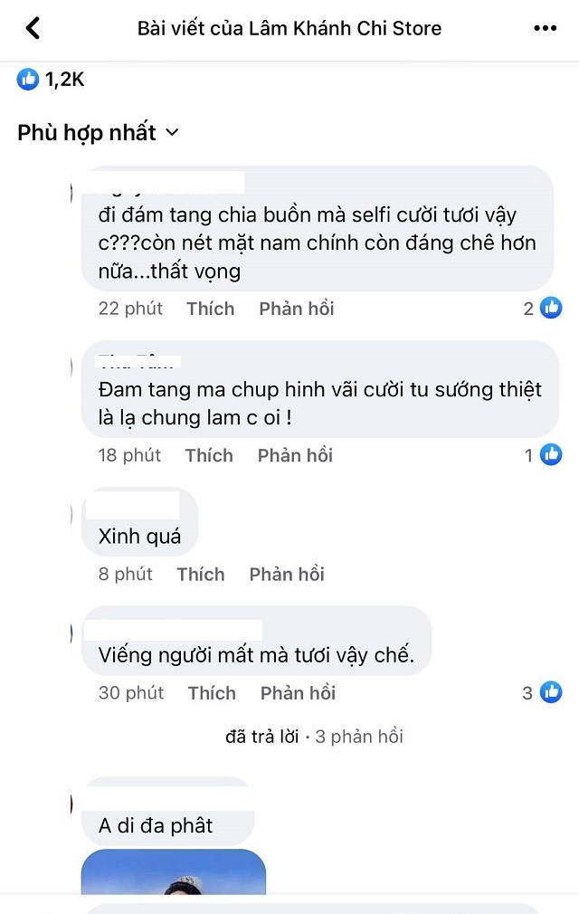 Lâm Khánh Chi gây tranh cãi khi mặc váy công chúa, cười duyên đi đám ma 'ba' Vũ Linh - Ảnh 2 Lâm Khánh Chi gây tranh cãi khi mặc váy công chúa, cười duyên đi đám ma 'ba' Vũ Linh - Ảnh 2