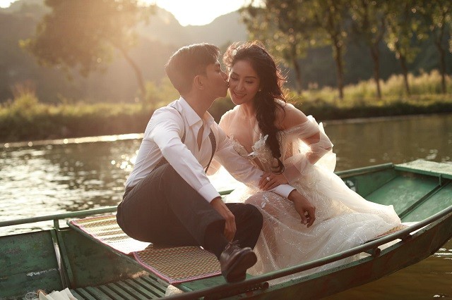 Phan Hiển và Khánh Thi trải qua nhiều sóng gió mới đến được với nhau Phan Hiển và Khánh Thi trải qua nhiều sóng gió mới đến được với nhau