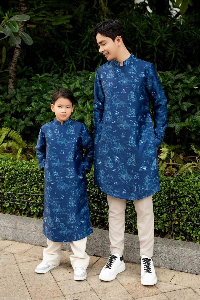 Hai cha con thân thiết ngoài đời thực Hai cha con thân thiết ngoài đời thực