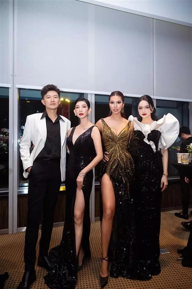 Xuân Lan xem Hà Anh như vô hình khi đụng mặt, biểu cảm 'không đội trời chung' gây chú ý 4 Xuân Lan xem Hà Anh như vô hình khi đụng mặt, biểu cảm 'không đội trời chung' gây chú ý 4