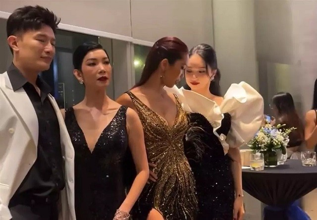 Xuân Lan xem Hà Anh như vô hình khi đụng mặt, biểu cảm 'không đội trời chung' gây chú ý 3 Xuân Lan xem Hà Anh như vô hình khi đụng mặt, biểu cảm 'không đội trời chung' gây chú ý 3