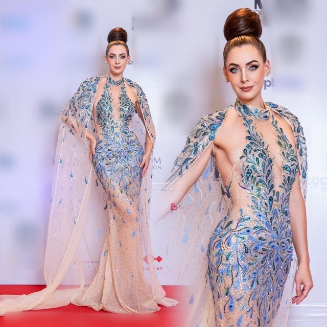 Nam Em 'chặt đẹp' Miss Universe 2005 khi đụng hàng, một điểm được xem lấn lướt cả hoa hậu quốc tế - Ảnh 1 Nam Em 'chặt đẹp' Miss Universe 2005 khi đụng hàng, một điểm được xem lấn lướt cả hoa hậu quốc tế - Ảnh 1
