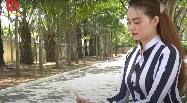 Hot girl Ngọc Miu xuất hiện trong phóng sự, hình ảnh được cộng đồng mạng chia sẻ rầm rộ 4 Hot girl Ngọc Miu xuất hiện trong phóng sự, hình ảnh được cộng đồng mạng chia sẻ rầm rộ 4