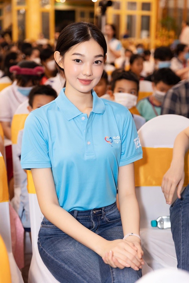 Bé Quyên để lộ mặt tẩy sạch son phấn, nhan sắc 'búp bê sống' bùng nổ tranh luận - Ảnh 3 Bé Quyên để lộ mặt tẩy sạch son phấn, nhan sắc 'búp bê sống' bùng nổ tranh luận - Ảnh 3