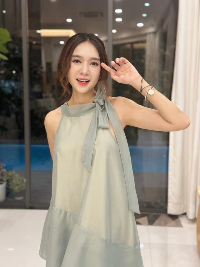 Nhan sắc của Minh Hà được khen ngợi Nhan sắc của Minh Hà được khen ngợi