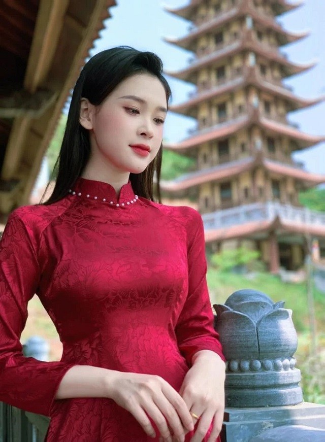 Nữ MC đài tỉnh bất ngờ gây sốt mạng với nhan sắc trắng phát sáng, xinh như hot girl - Ảnh 1 Nữ MC đài tỉnh bất ngờ gây sốt mạng với nhan sắc trắng phát sáng, xinh như hot girl - Ảnh 1