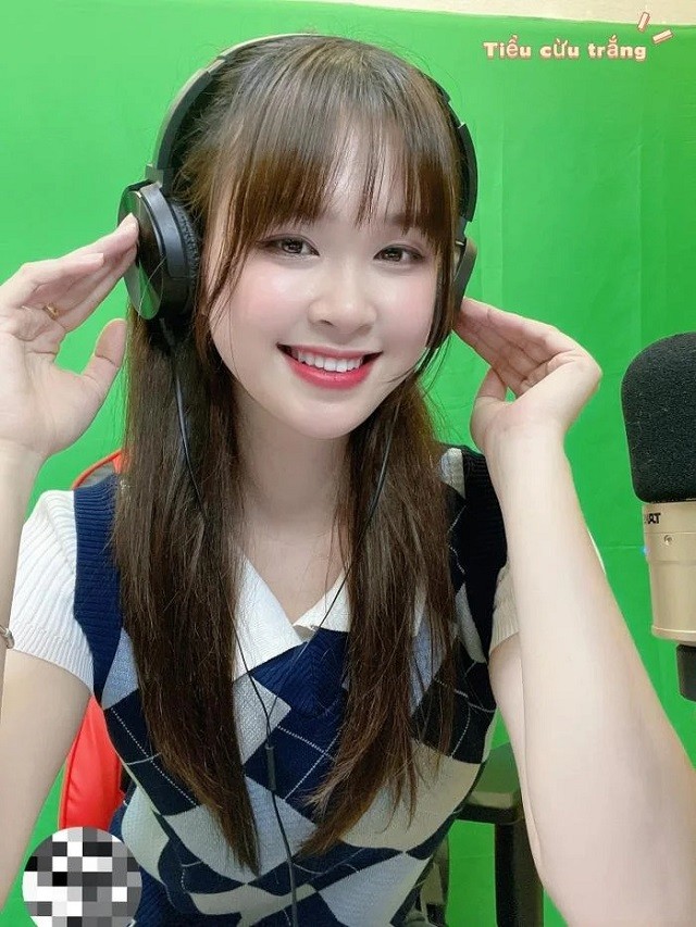 Nữ MC đài tỉnh bất ngờ gây sốt mạng với nhan sắc trắng phát sáng, xinh như hot girl - Ảnh 2 Nữ MC đài tỉnh bất ngờ gây sốt mạng với nhan sắc trắng phát sáng, xinh như hot girl - Ảnh 2