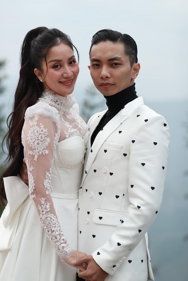 Mang bầu lần 3 ở tuổi 41, Khánh Thi để lộ tâm trạng bất ổn khiến Phan Hiển phản ứng gấp - Ảnh 2 Mang bầu lần 3 ở tuổi 41, Khánh Thi để lộ tâm trạng bất ổn khiến Phan Hiển phản ứng gấp - Ảnh 2