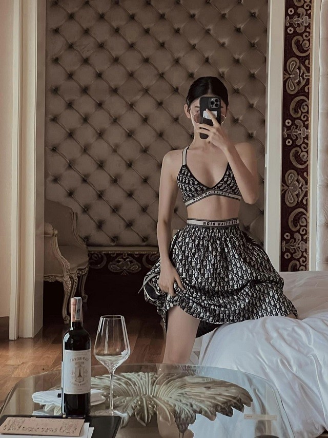 Rần rần ảnh thời chưa 'dao kéo' của hot girl Trương Diệu Linh, nhan sắc một trời một vực - Ảnh 4 Rần rần ảnh thời chưa 'dao kéo' của hot girl Trương Diệu Linh, nhan sắc một trời một vực - Ảnh 4