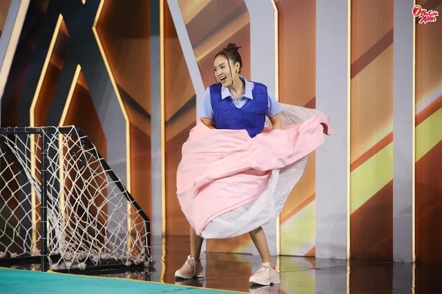Vượt Dương Lâm cùng loạt sao nam, Lan Ngọc trở thành 'bà hoàng gameshow' đầy thuyết phục 2 Vượt Dương Lâm cùng loạt sao nam, Lan Ngọc trở thành 'bà hoàng gameshow' đầy thuyết phục 2