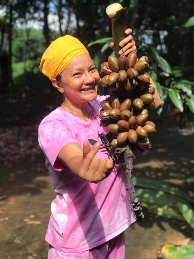 Không nhận ra 'nữ hoàng cảnh nóng' một thời Kiều Trinh hậu về quê làm nông dân - Ảnh 2