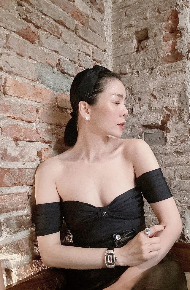 Ca sĩ Lệ Quyên phản ứng bất ngờ khi 1 tài khoản nhận xét 'lép' - Ảnh 1 Ca sĩ Lệ Quyên phản ứng bất ngờ khi 1 tài khoản nhận xét 'lép' - Ảnh 1