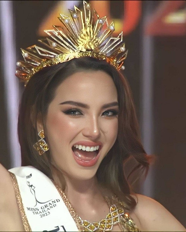 Xuất hiện thí sinh Miss Grand Thailand giống hệt Hoa hậu Kỳ Duyên 5 Xuất hiện thí sinh Miss Grand Thailand giống hệt Hoa hậu Kỳ Duyên 5