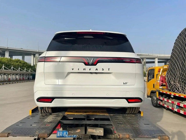 VinFast VF 9 bất ngờ lộ diện tại triển lãm Thượng Hải: Diện mạo gây chú ý - Ảnh 2 VinFast VF 9 bất ngờ lộ diện tại triển lãm Thượng Hải: Diện mạo gây chú ý - Ảnh 2