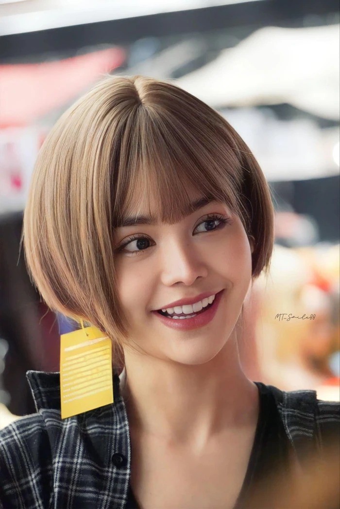Xinh đẹp là vậy nhưng 'gà cưng' của ông Nawat - Engfa Waraha khó tránh 'lời nguyền' không hợp tóc giả Xinh đẹp là vậy nhưng 'gà cưng' của ông Nawat - Engfa Waraha khó tránh 'lời nguyền' không hợp tóc giả