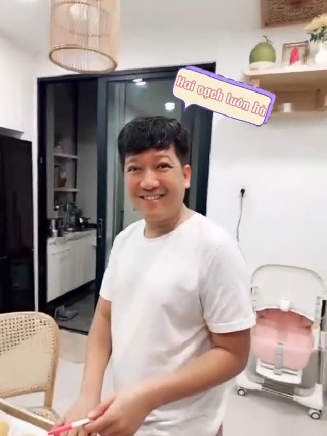 Nhã Phương sánh đôi Trường Giang lần đầu lộ diện sau thông báo mang bầu lần 2: Nhan sắc ngỡ ngàng - Ảnh 2 Nhã Phương sánh đôi Trường Giang lần đầu lộ diện sau thông báo mang bầu lần 2: Nhan sắc ngỡ ngàng - Ảnh 2