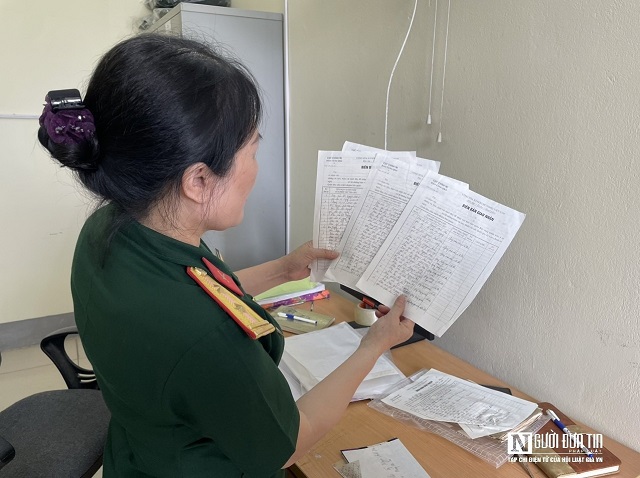 Tình yêu đã giúp người chiến sĩ quên đi mọi khó khăn nhọc nhằn và cả sự đe dọa của cái chết để chiến đấu, hy vọng và tin tưởng. Được người nhà các liệt sỹ trao tặng các bức thư, chị Nga và đồng nghiệp luôn nâng niu như những báu vật. Đối với nhiều người đó là công việc nhàm chán nhưng đối với chị đó là niềm đam mê. Chị sắp xếp một cách khoa học và nâng niu gìn giữ những kỷ vật vì đó là tài sản vô giá. 