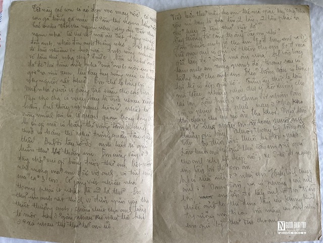 Mấy chục năm qua, những bức thư của liệt sỹ Phan Huy Chương, SN 1933, trú tại Tp.Vinh, tỉnh Nghệ An luôn được bà Phan Thị Bé, vợ liệt sỹ Chương giữ gìn, nâng niu như báu vật. Những bức thư chất chứa yêu thương, tin tưởng, hờn trách, giận dỗi, động viên chia sẻ,...của người lính dành cho vợ. Chính những lá thư này là 'liều thuốc' giúp cho người phụ nữ này vượt qua giông bão, hơn nửa thế kỷ thay chồng nuôi con…  Qua những cánh thư, ông động viên vợ học văn hóa, phấn đấu vào Đảng, học đi xe đạp, góp ý với bà cách bày dạy, nuôi nấng con cái, chăm sóc mẹ già, đối xử với con cháu, với những người xung quanh.