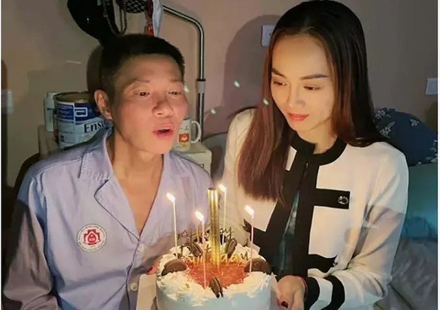 Câu nói gây xúc động mạnh của NS Công Lý dành cho vợ trẻ lúc gặp bạo bệnh - Ảnh 2 Câu nói gây xúc động mạnh của NS Công Lý dành cho vợ trẻ lúc gặp bạo bệnh - Ảnh 2