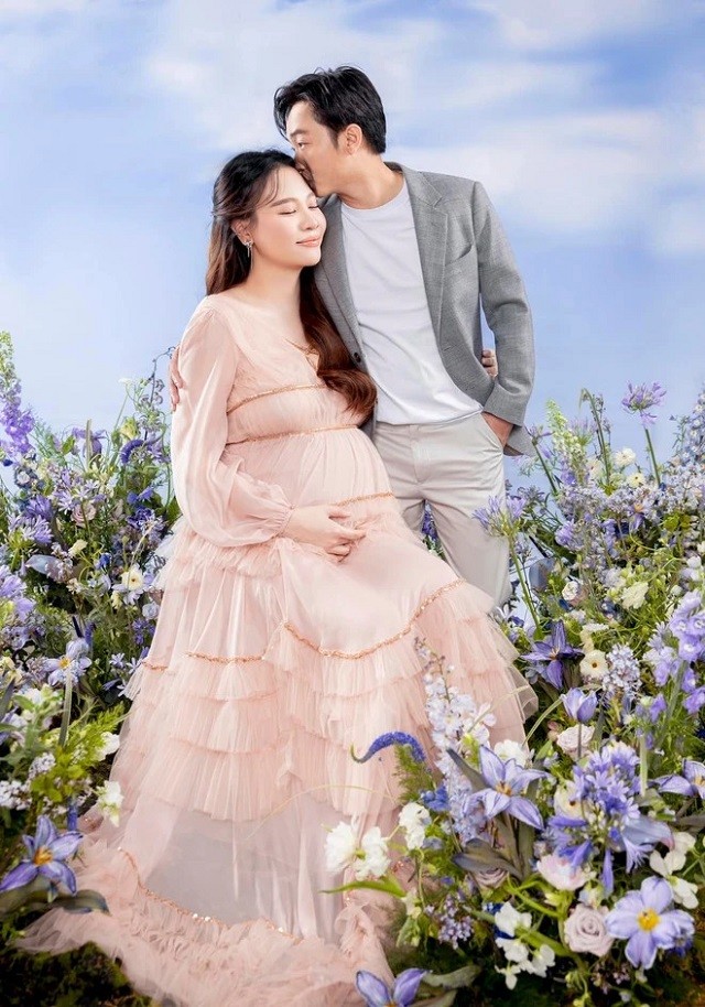 Đàm Thu Trang được chồng chiều như bà hoàng khi mang bầu lần 2 Đàm Thu Trang được chồng chiều như bà hoàng khi mang bầu lần 2