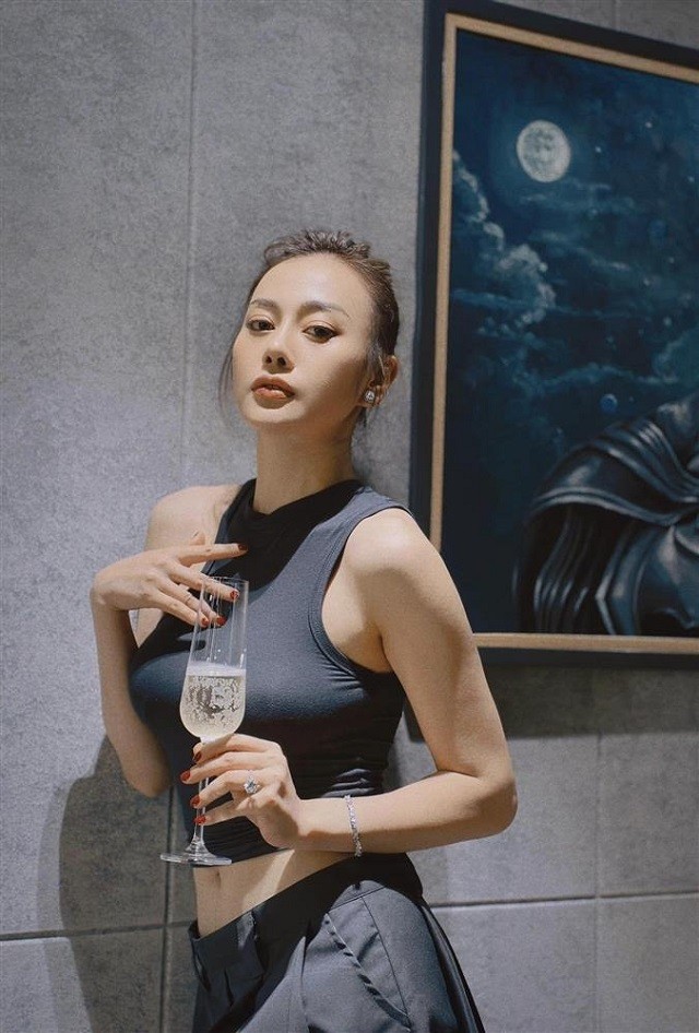 Phương Oanh khoe body mãn nhãn, ghi điểm tinh tế khi mặc áo mỏng manh Phương Oanh khoe body mãn nhãn, ghi điểm tinh tế khi mặc áo mỏng manh