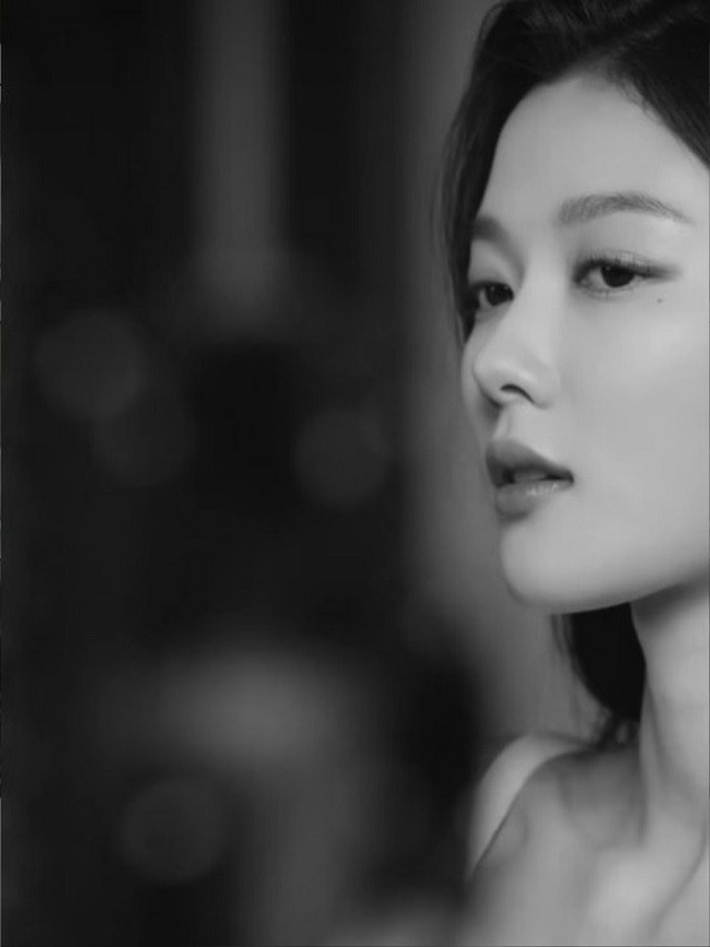 Nhiều người nghi ngờ cô can thiệp phẫu thuật mũi Nhiều người nghi ngờ cô can thiệp phẫu thuật mũi