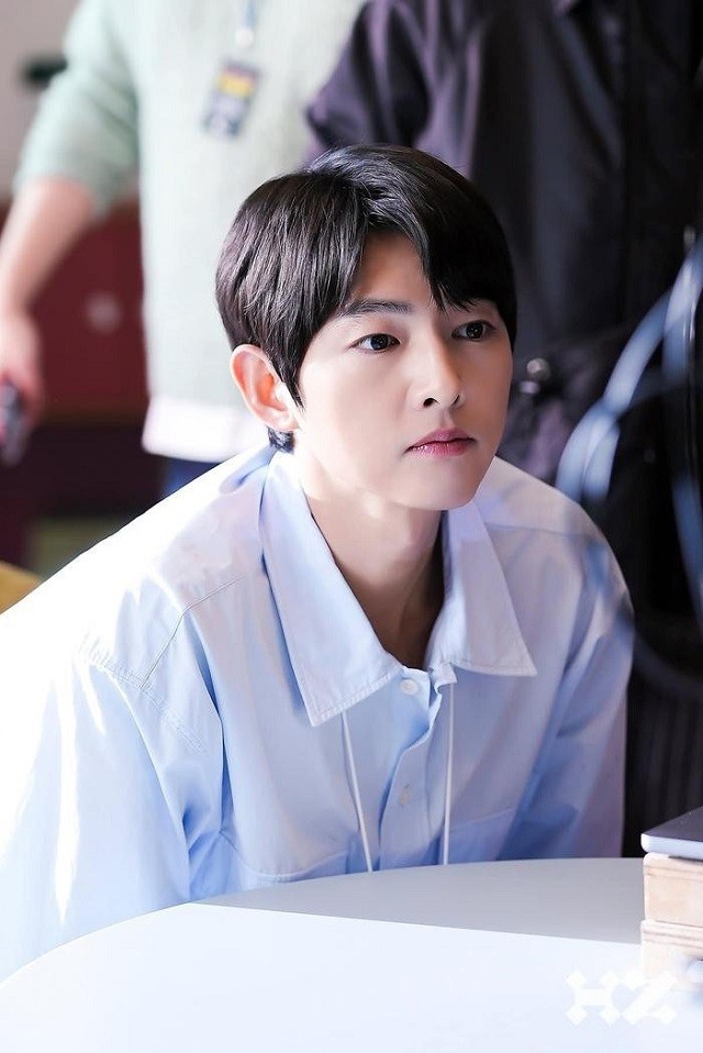 Song Joong Ki đánh bay vẻ đẹp tài tử từng có tại LHP Cannes 2023 3 Song Joong Ki đánh bay vẻ đẹp tài tử từng có tại LHP Cannes 2023 3