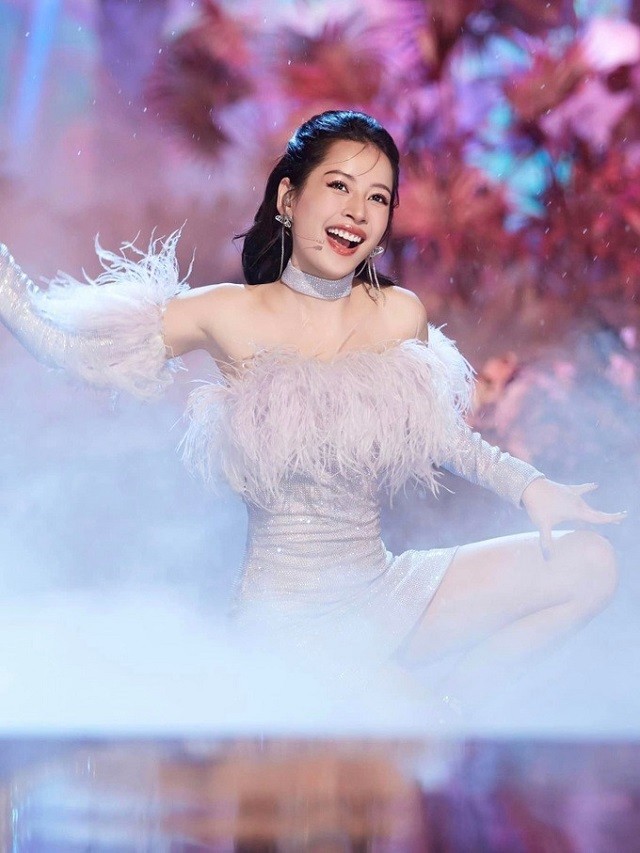 Sang Trung Quốc tìm kiếm hào quang, Chi Pu được khen ngợi một điều Sang Trung Quốc tìm kiếm hào quang, Chi Pu được khen ngợi một điều