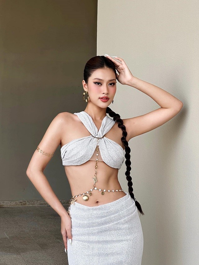 Hoa hậu Đoàn Thiên Ân gặp phải sự cố trớ trêu tại sự kiện hậu bị ngã chấn động 2 Hoa hậu Đoàn Thiên Ân gặp phải sự cố trớ trêu tại sự kiện hậu bị ngã chấn động 2