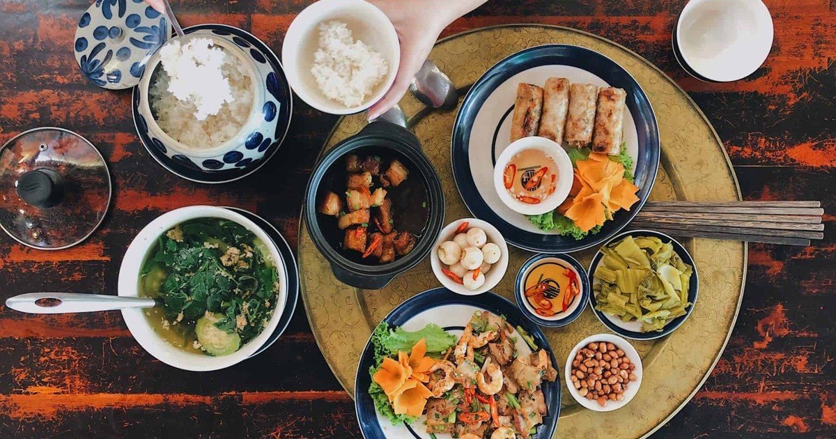 Ăn cơm nên ăn gì trước ăn gì sau, nhiều người 'giật mình' vì thói quen hằng ngày không tốt! - Ảnh 1