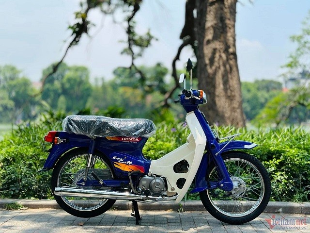 Độc lạ xe Honda Cub được bán với giá 300 triệu đồng, ngoại hình thế nào? Độc lạ xe Honda Cub được bán với giá 300 triệu đồng, ngoại hình thế nào?