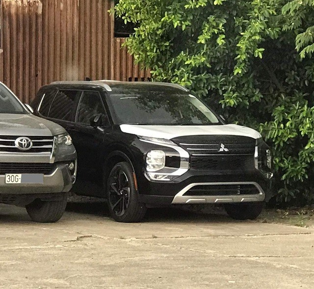 Mitsubishi Outlander 2023 lần đầu lộ diện ở Việt Nam với diện mạo khác xa đời cũ Mitsubishi Outlander 2023 lần đầu lộ diện ở Việt Nam với diện mạo khác xa đời cũ