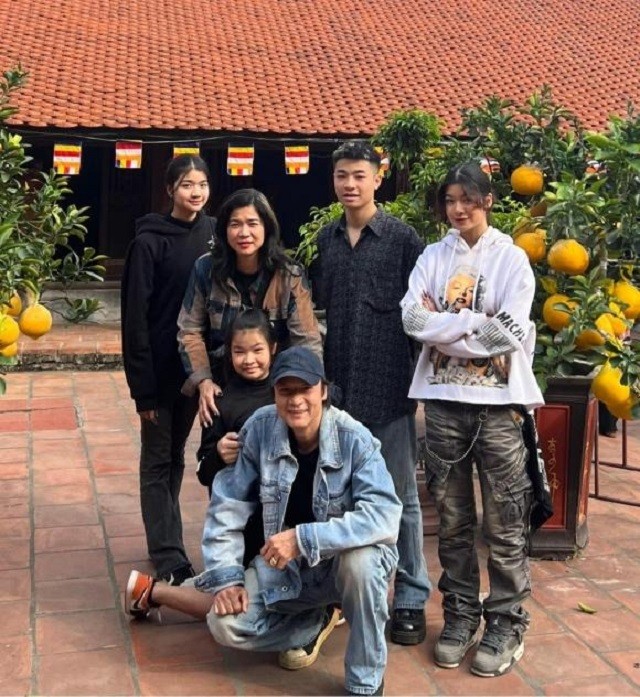 Ảnh cưới chưa từng công khai của tài tử một thời Võ Hoài Nam, nhan sắc thời trẻ chuẩn cực phẩm - Ảnh 2 Ảnh cưới chưa từng công khai của tài tử một thời Võ Hoài Nam, nhan sắc thời trẻ chuẩn cực phẩm - Ảnh 2