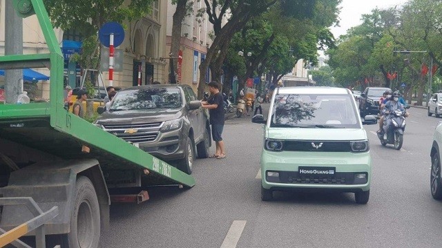 Ô tô điện giá rẻ là đối thủ của VinFast VF3 xuất hiện long lanh trên đường phố Hà Nội - Ảnh 1 Ô tô điện giá rẻ là đối thủ của VinFast VF3 xuất hiện long lanh trên đường phố Hà Nội - Ảnh 1