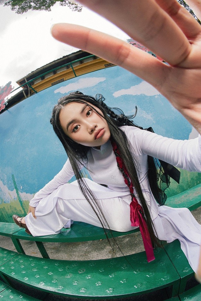 Phương Mỹ Chi được sĩ tử báo tin vui, chính thức 'soán ngôi' Đen Vâu - Ảnh 2 Phương Mỹ Chi được sĩ tử báo tin vui, chính thức 'soán ngôi' Đen Vâu - Ảnh 2