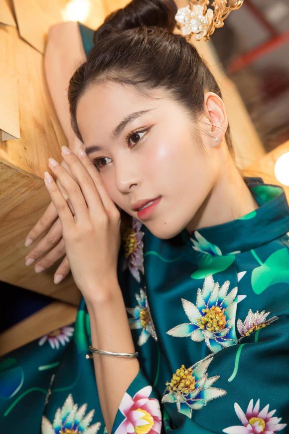 Nam Em khoe nhan sắc xinh đẹp còn không ngại ẩn ý chuyện bị dồn vào đường cùng. Ảnh FBNV Nam Em khoe nhan sắc xinh đẹp còn không ngại ẩn ý chuyện bị dồn vào đường cùng. Ảnh FBNV