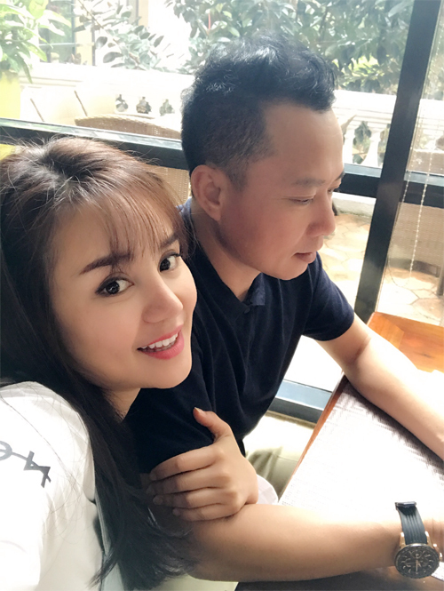 Vy Oanh khẳng định càng bị tố thì càng đăng ảnh hạnh phúc với chồng. Ảnh internet Vy Oanh khẳng định càng bị tố thì càng đăng ảnh hạnh phúc với chồng. Ảnh internet