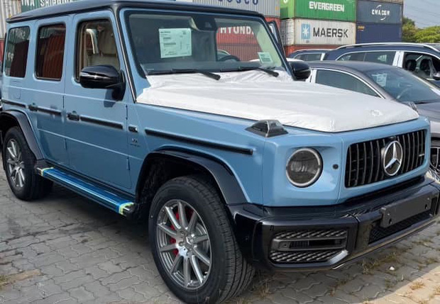 Cận cảnh chiếc xe đắt đỏ Cường đô la tặng Đàm Thu Trang. Ảnh FBNV