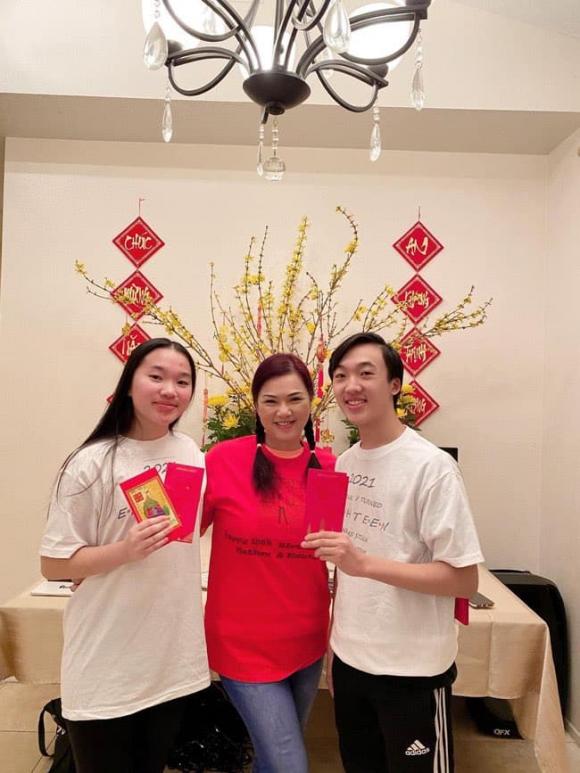 Ca sĩ Phương Loan xuất hiện tươi tắn sau thời gian ông xã Chí Tài ra đi mãi mãi Ca sĩ Phương Loan xuất hiện tươi tắn sau thời gian ông xã Chí Tài ra đi mãi mãi