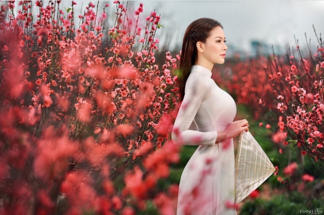 Ngọc Trinh bung lụa 'nổi loạn' trong biệt thự, con dâu của tình cũ Hoàng Kiều cũng không kém cạnh - Ảnh 2 Ngọc Trinh bung lụa 'nổi loạn' trong biệt thự, con dâu của tình cũ Hoàng Kiều cũng không kém cạnh - Ảnh 2