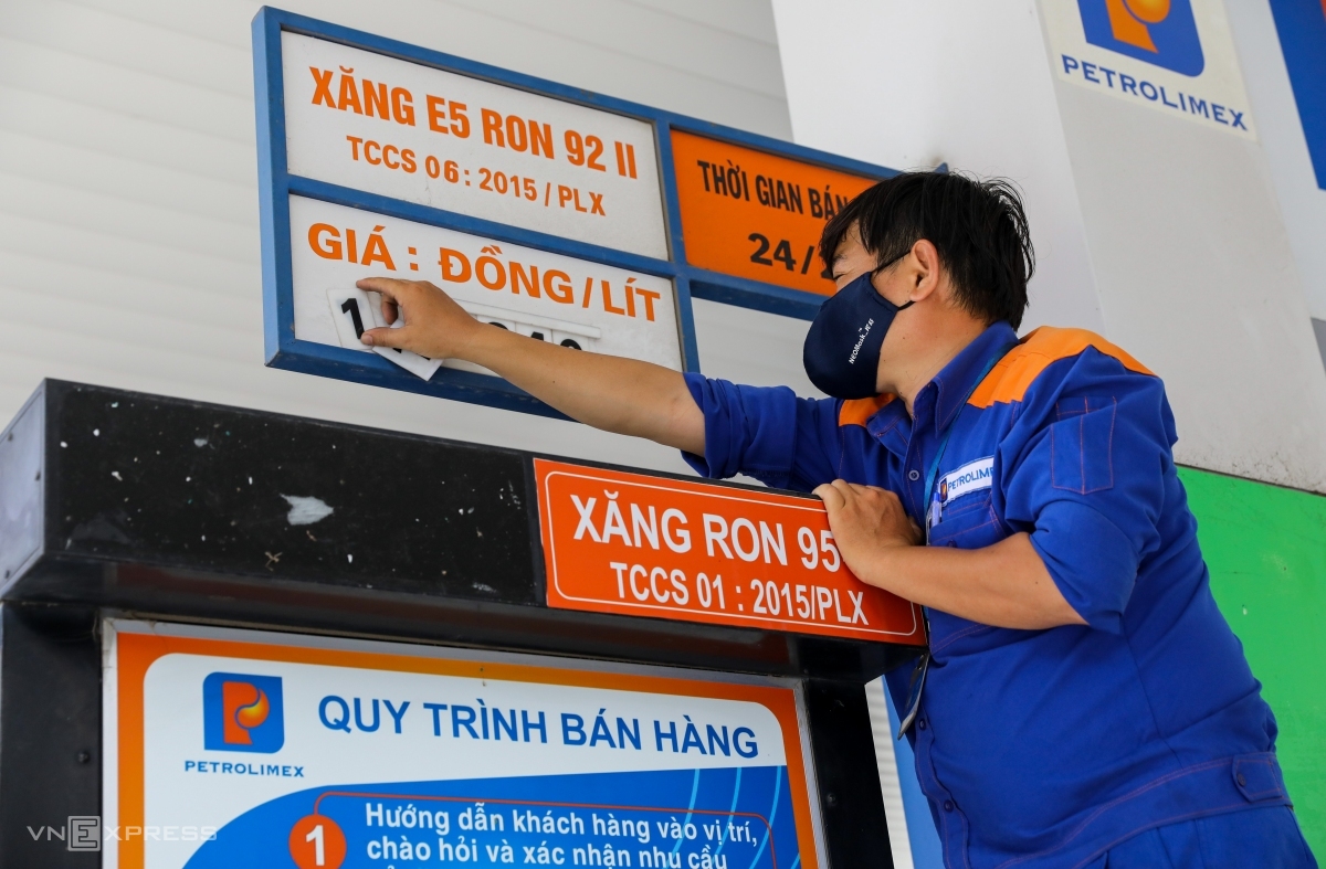 Tin tức kinh doanh hot 24h ngày 6/2: Giá vàng giá xăng tăng, Tỷ phú Phạm Nhật Vượng có còn trả lương cho ông Park Tin tức kinh doanh hot 24h ngày 6/2: Giá vàng giá xăng tăng, Tỷ phú Phạm Nhật Vượng có còn trả lương cho ông Park