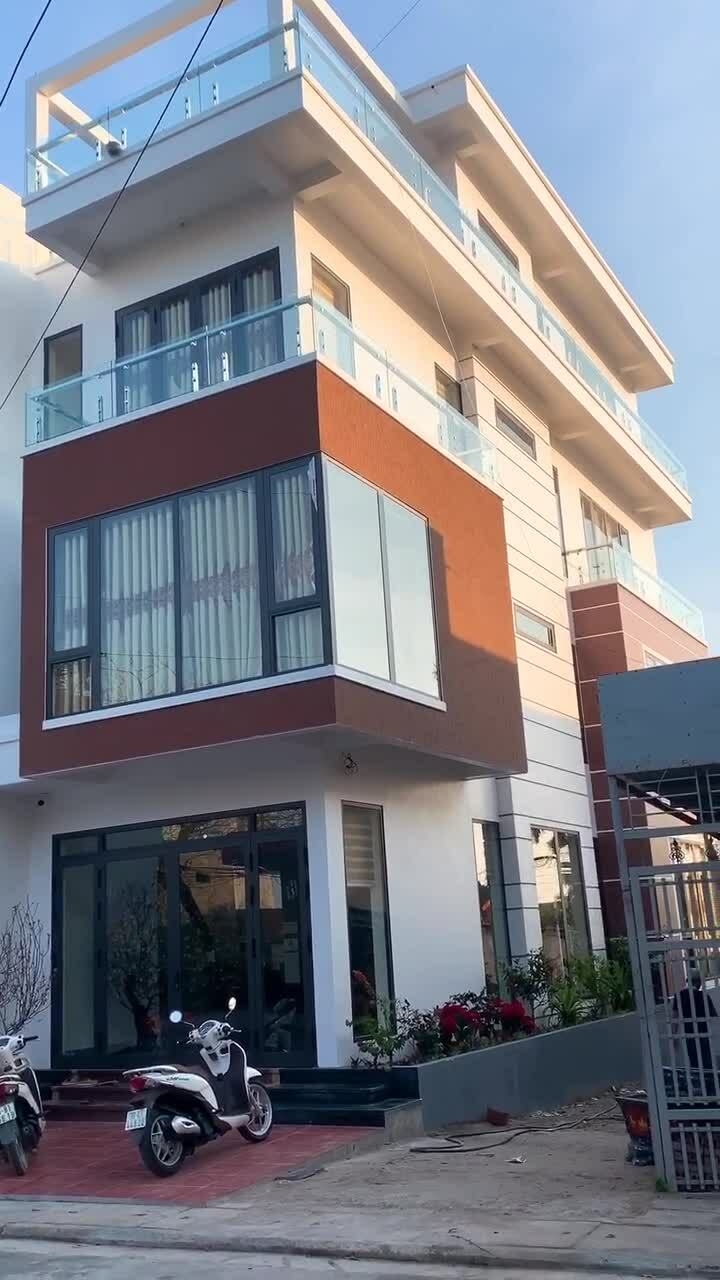 Căn nhà mới Vũ Khắc Tiệp xây lại cho bố mẹ ở quê. Ảnh internet